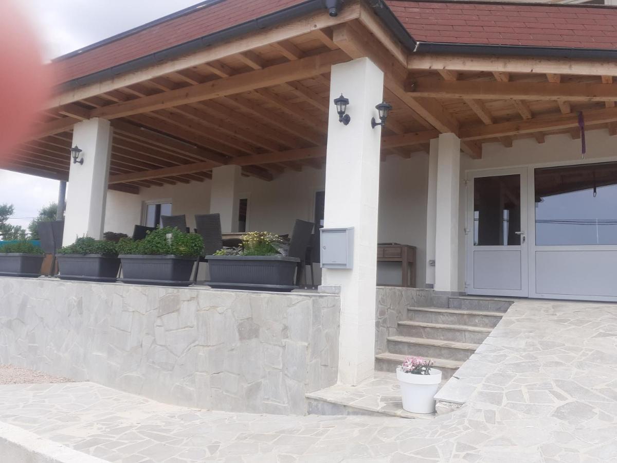 Hotel B&B Mama Mia Obrovac Dış mekan fotoğraf