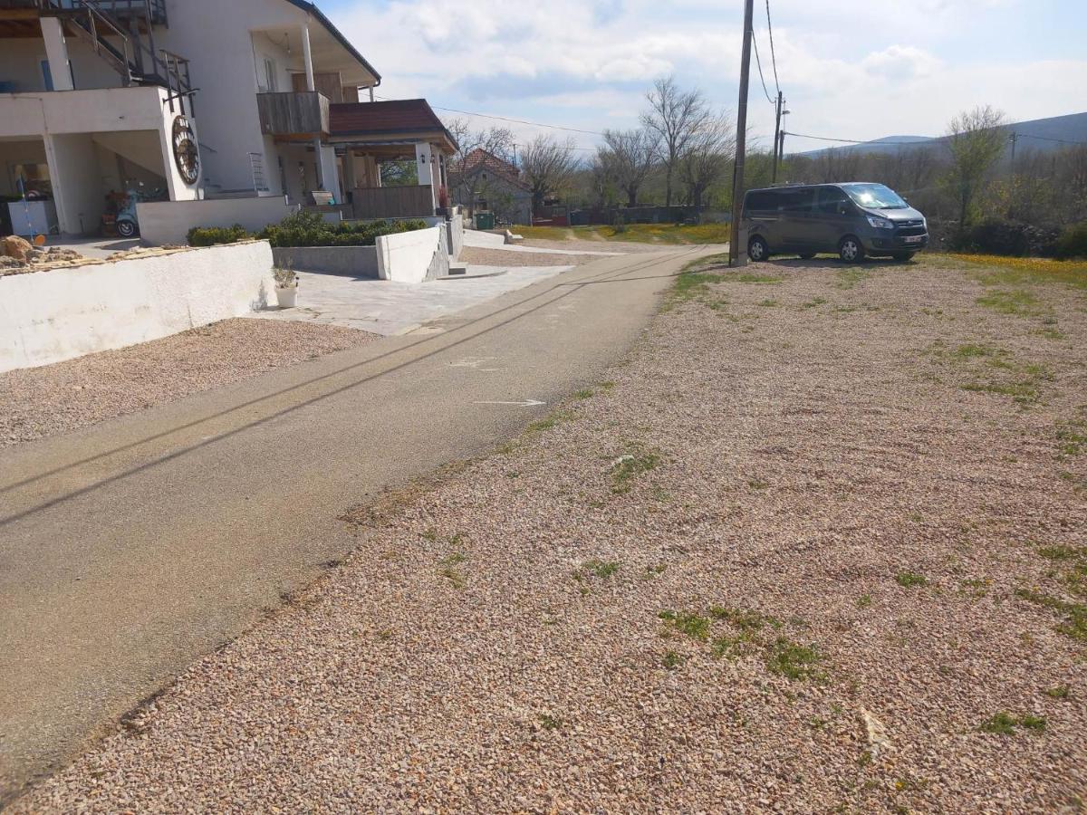 Hotel B&B Mama Mia Obrovac Dış mekan fotoğraf